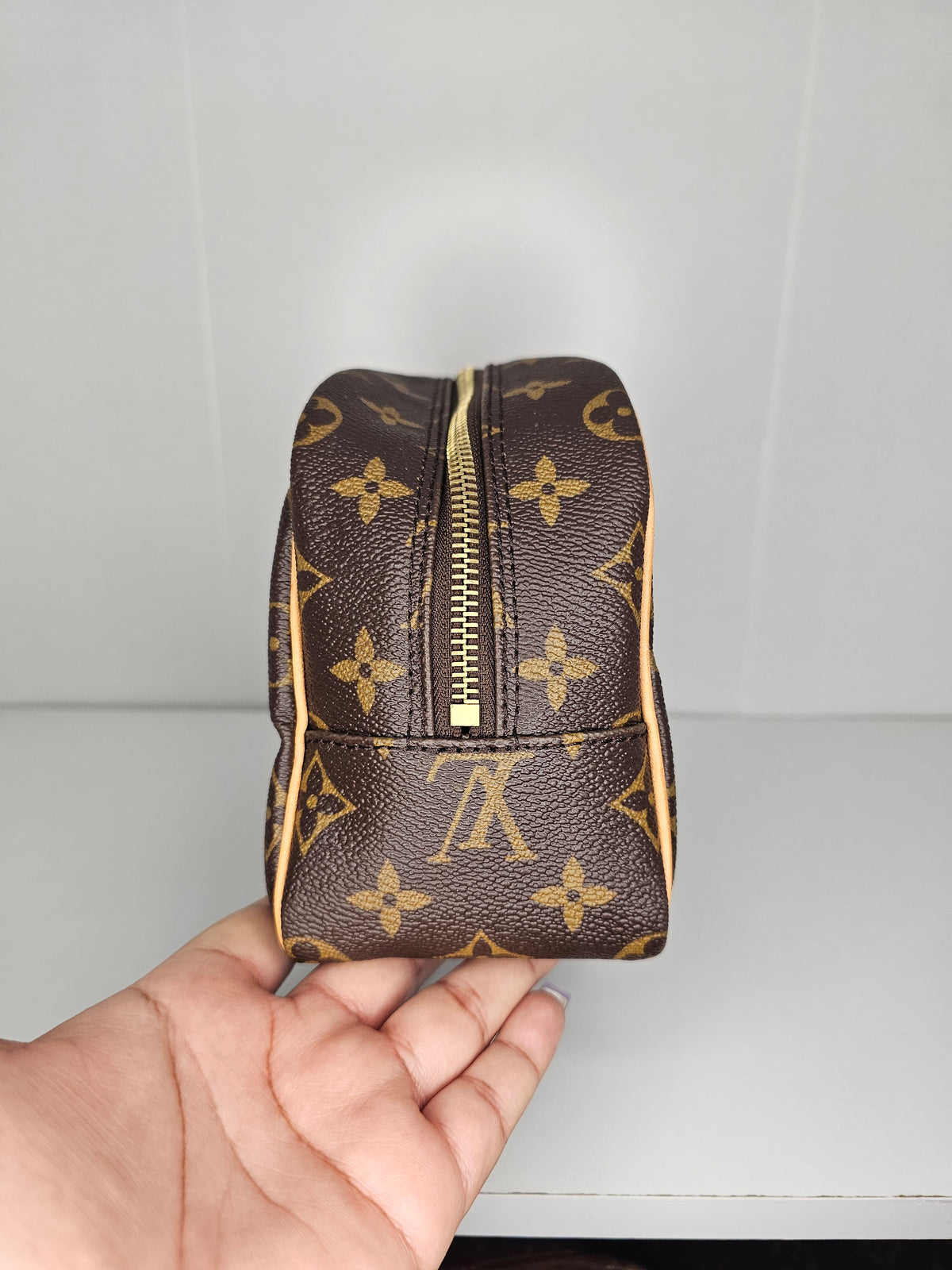 Louis Vuitton Monogram Toiletry 25 MB2017