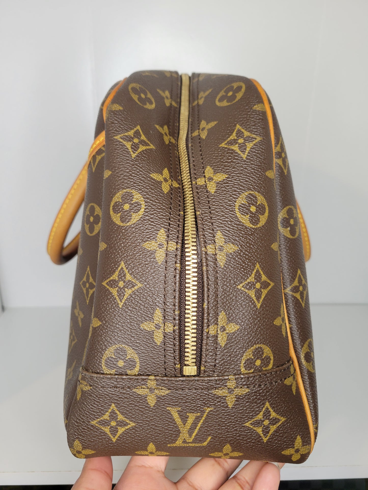 Louis Vuitton Monogram Deauville MB0081