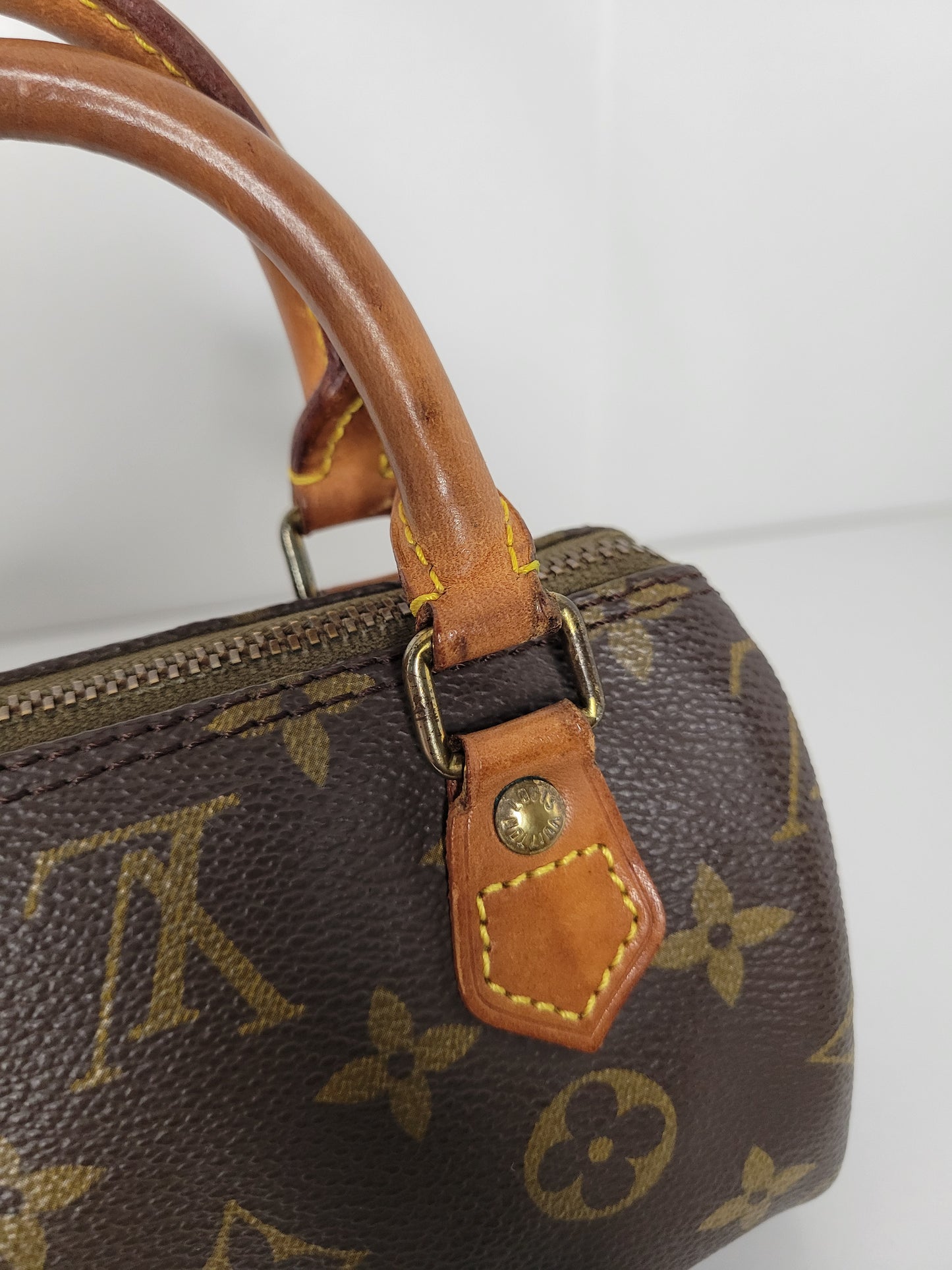 Louis Vuitton Mini Speedy HL w / Strap