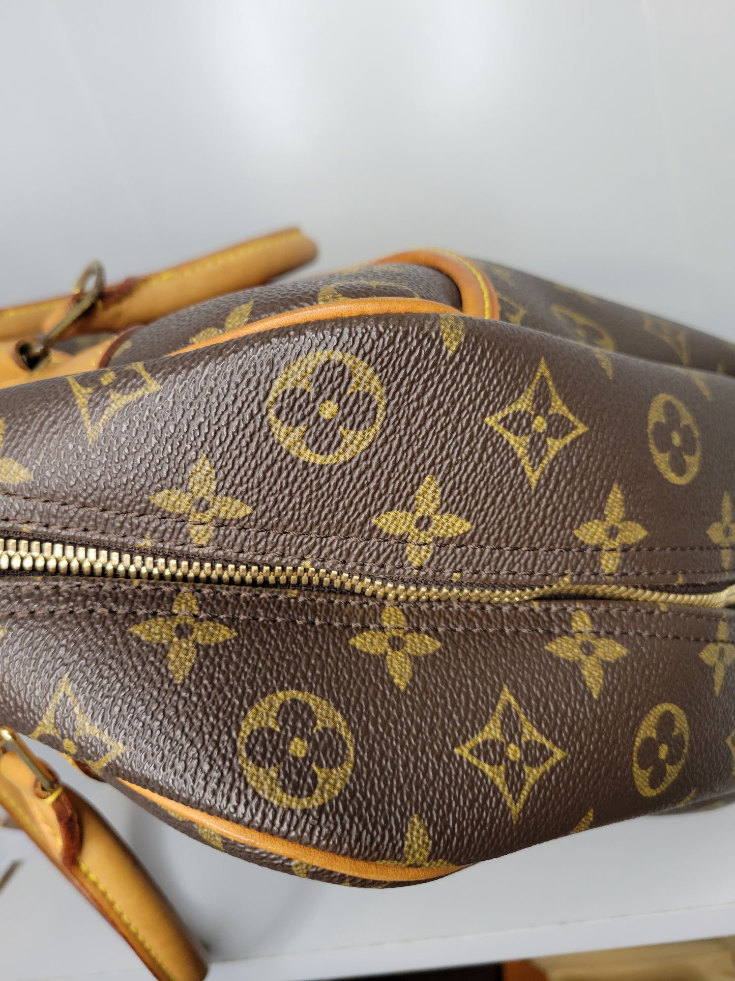 Louis Vuitton Monogram Deauville MB0081