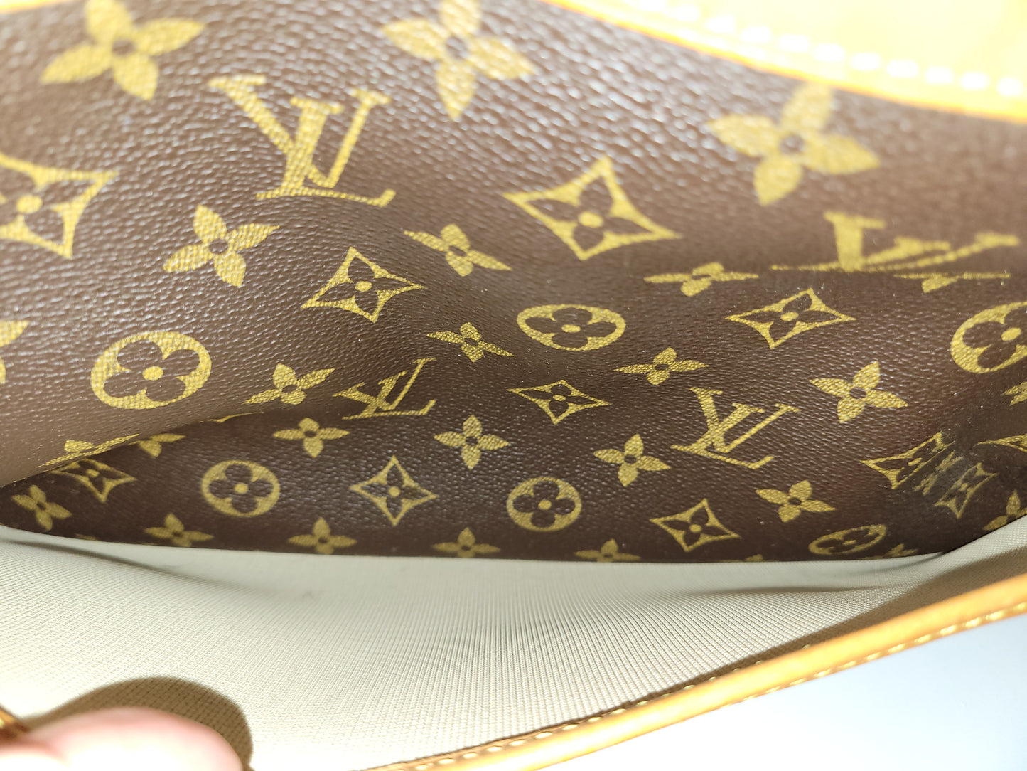 Louis Vuitton Monogram Deauville MB0081