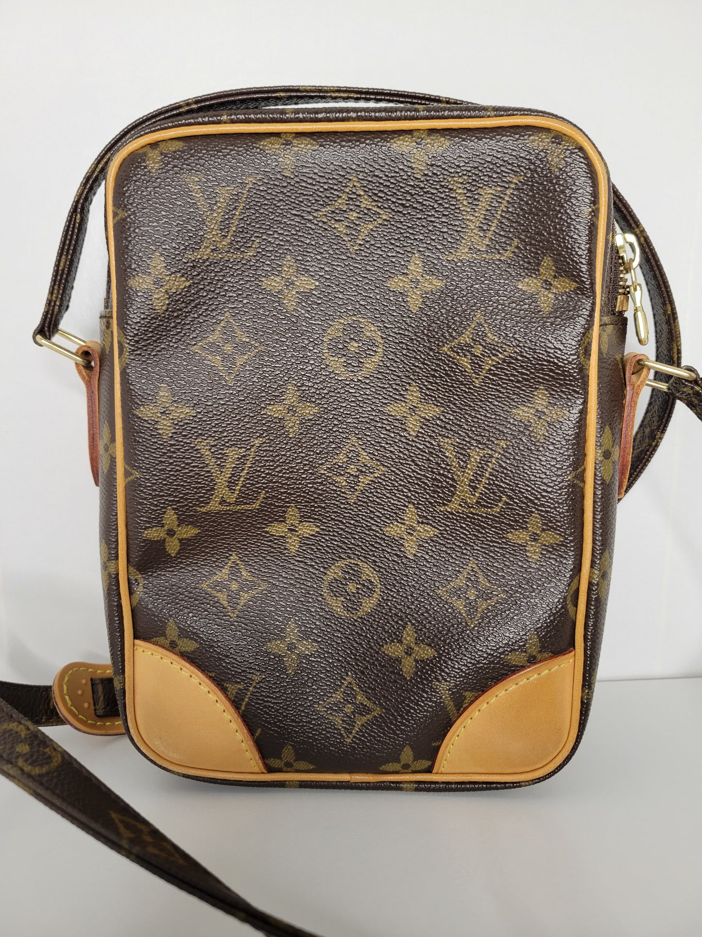 Louis Vuitton Monogram Danube TH0077