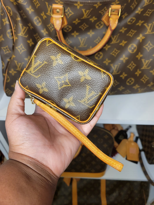 (RESERVED) Louis Vuitton Monogram Wapity FL0026