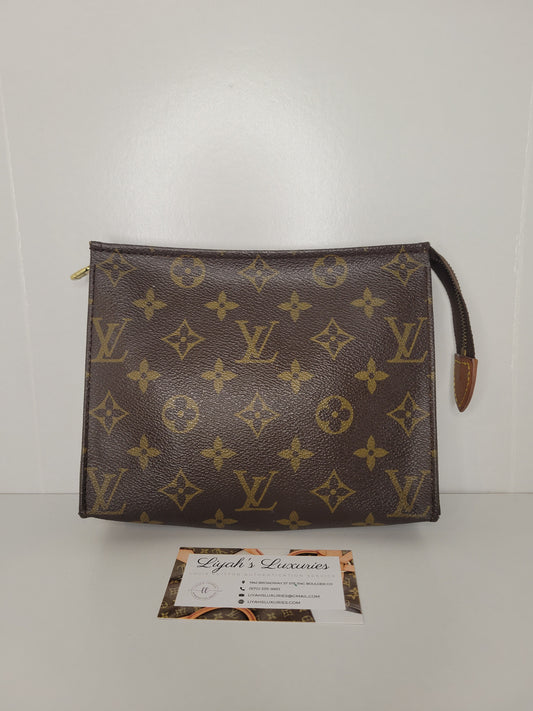 Louis Vuitton Monogram Toiletry 19