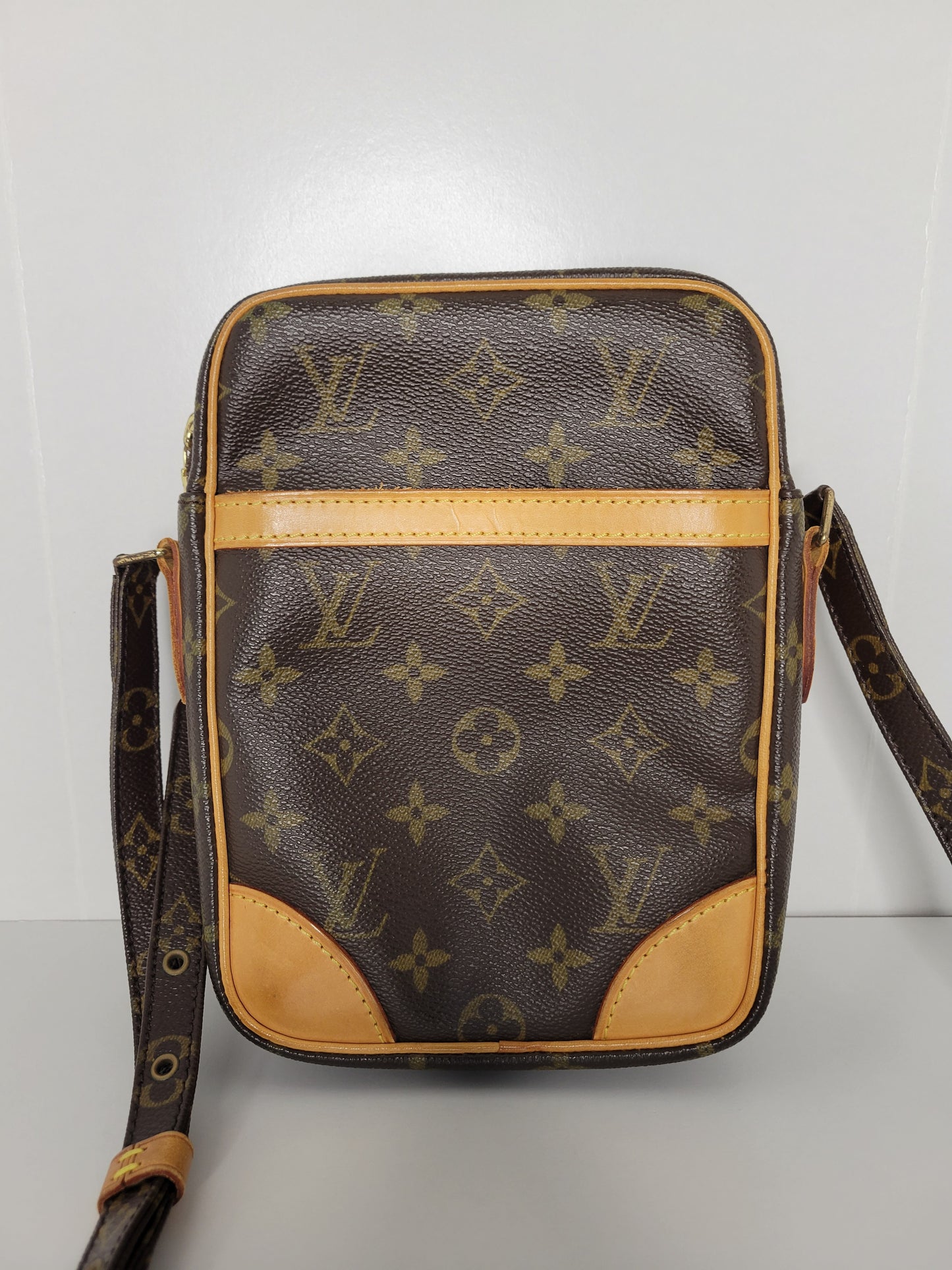 Louis Vuitton Monogram Danube TH0077