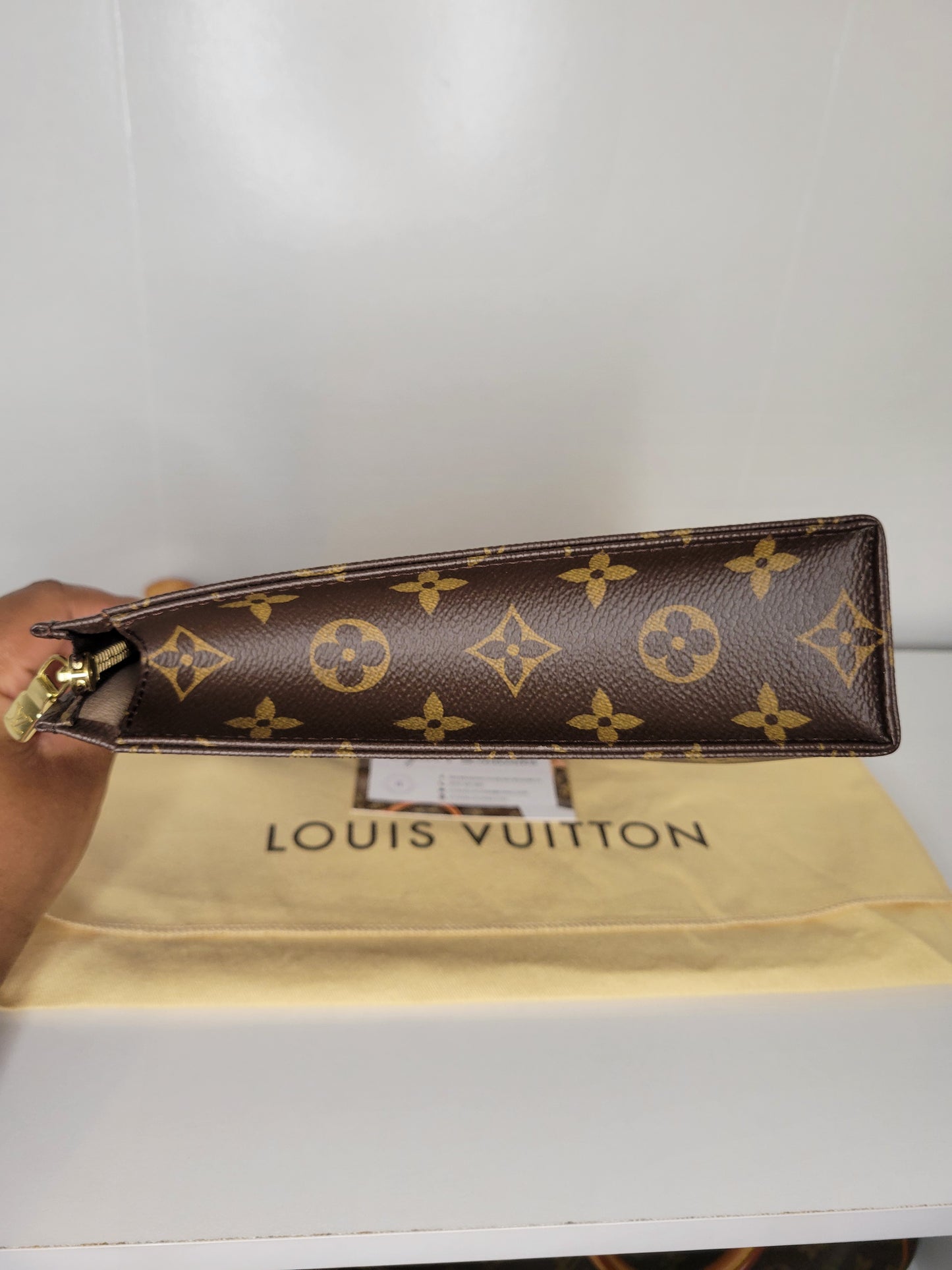 Louis Vuitton Monogram Toiletry 26 DU2185