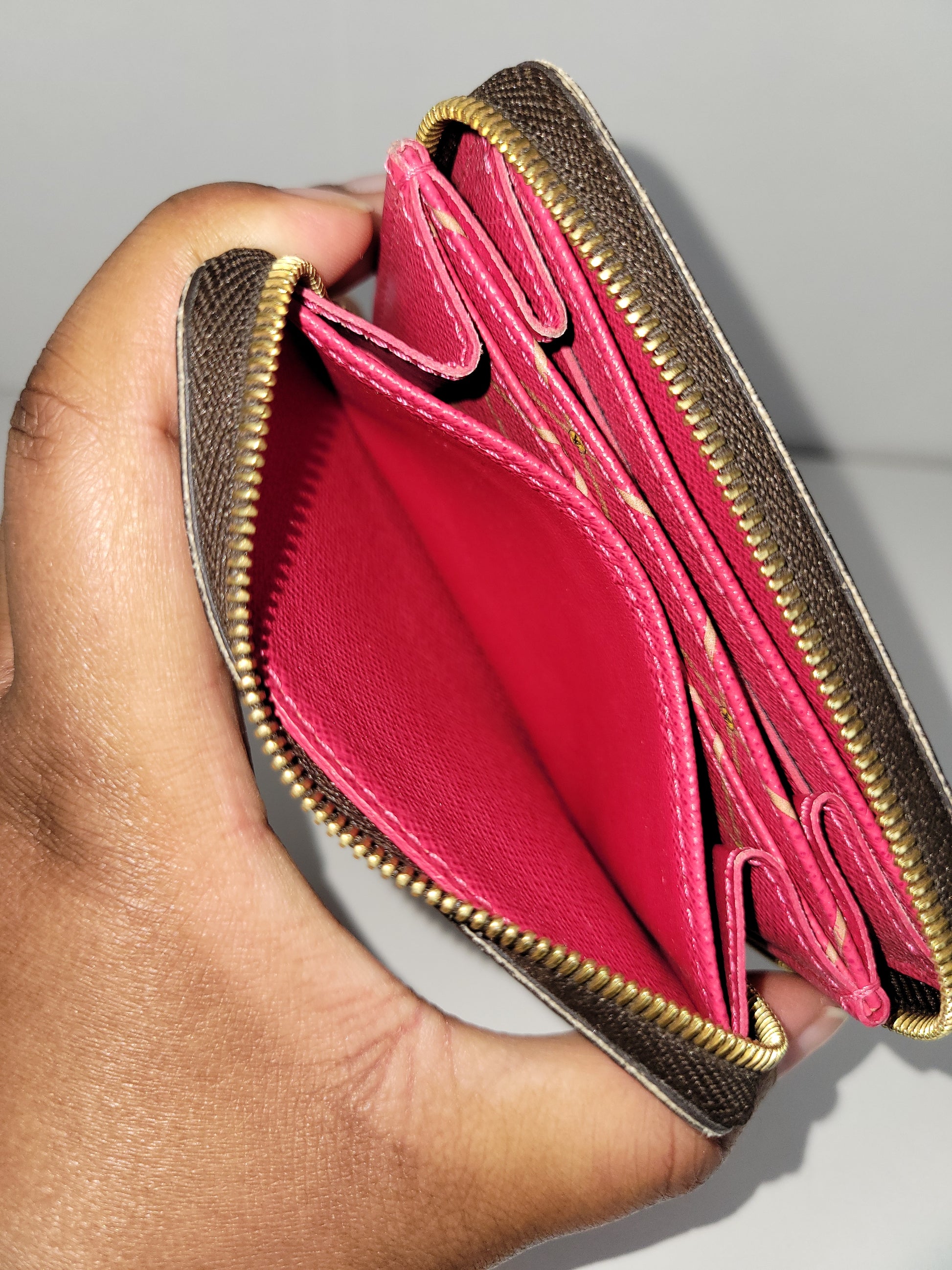 Louis Vuitton Monogram Summer Trunks Zippy Wallet (SHG-34392) – LuxeDH